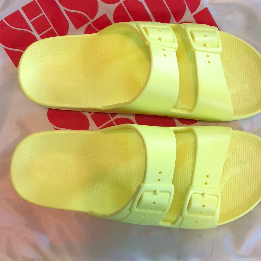 Moses Jelly Sandal